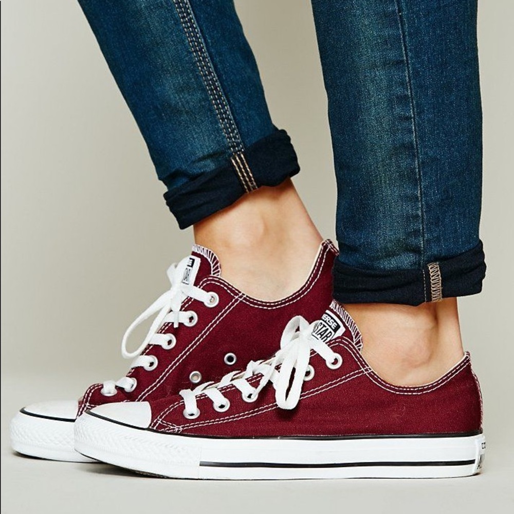 🌸 Converse maroon low rise runners